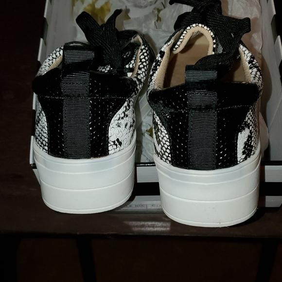 TOES comfort sneakers 👟 snake pattern 💖NEW - Picture 4 of 9